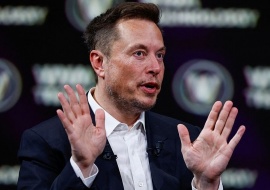 Elon Musk lo lắng về chiến sự và lãi suất cao